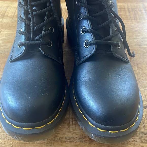 NWOT Women’s Dr. Martens 1460 - Picture 4 of 4